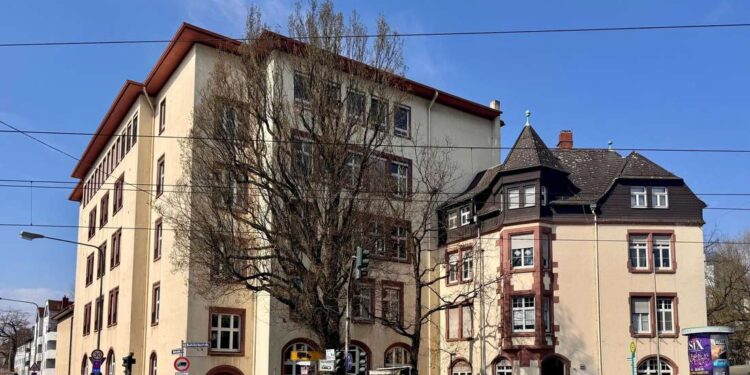 Najluđa priča do sada za ovu godinu dolazi iz Nemačke: 7 cm gelendera i 12 čuvara u školi!