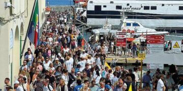 Kapri zabranjuje spopadanje turista: Kazne i do 500 evra