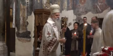 GRAČANICA: Mitropolit Teodosije služio ponoćnu vaskršnju liturgiju