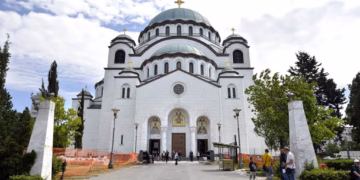 VASKRS U HRAMU SVETOG SAVE: Liturgija uz veliki broj vernika u Beogradu