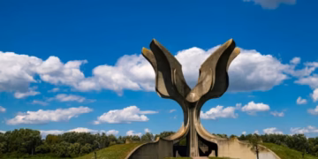 JASENOVAC: Održana komemoracija „Sećanje za budućnost“ uz prisustvo državnog vrha Hrvatske
