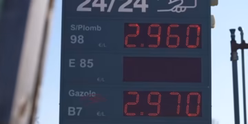 FRANCUSKA NA REZERVI: Stotine pumpi bez goriva, panika se širi Evropom!