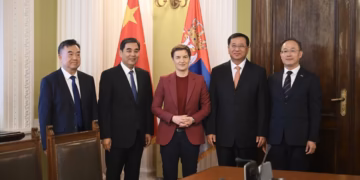 EKOLOŠKI DIJALOG U PARLAMENTU: Ana Brnabić primila visoku kinesku delegaciju za resurse i životnu sredinu