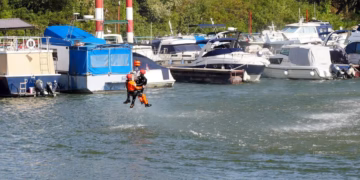 DRAMA NA SAVI: Prevrnuo se čamac sa ocem i sinom – Rečna policija ih izvukla iz ledene vode