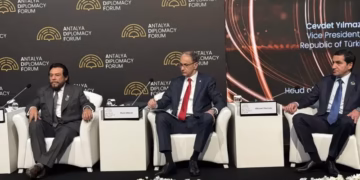 PREMIJER U ANTALIJI: Macut poručio da je regionalna saradnja je ključ mira, komšije najbolje znaju rešenja!