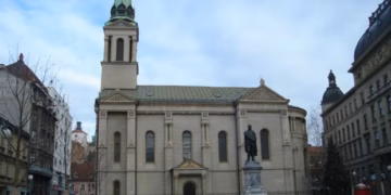 SISTEMATASKO UNIŠTAVANJE SRPSKOG HRAMA: Usred Zagreba sat vreme razbijao sve što je stigao – prijavljen za zločin iz mržnje