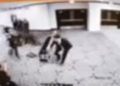 TRAMP OBJAVIO SNIMAK NAPADA: Vidi se trenutak kada atentator trči pored agenata pre nego što su otvorili vatru