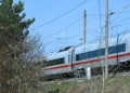 550 putnika u sauni na šinama: Električni kablovi pali na voz u Nemačkoj