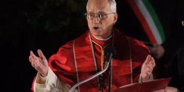 PAPA LAV XIV: Vratio uskršnje bdenje u tradicionalni termin i krstio vernike iz celog sveta