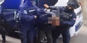 REŠENA KRVAVA DRAMA NA NOVOM BEOGRADU: Uhapšen mladić (22) koji je čekićem nasmrt pretukao starca (89)