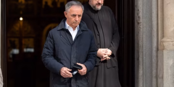 PUPOVAC OSUDIO NAPAD NA PRAVOSLAVNI HRAM: Vandali lomili stakla i skrnavili ulaz u zagrebačku Preobraženjsku crkvu!