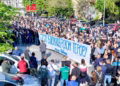 NOVI SAD USTAO PROTIV TERORA ULICE: Vrh države na protestu ispred policije – Dosta je bilo blokada
