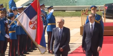 SRBIJA I ŠVAJCARSKA JAČAJU PARTNERSTVO: Gi Parmelan dočekan uz najviše državne počasti u Beogradu