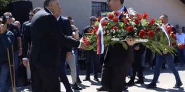 POSLEDNJI POZDRAV U LAKTAŠIMA: Predsednik Vučić na sahrani majke Milorada Dodika