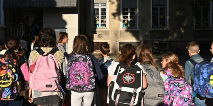 Podrška roditeljima: Čačanski prvaci dobijaju 10.000 dinara za uđbenike