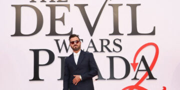 Slavni glumac iznenadio publiku neprepoznatljivim izgledom u filmu 'Đavo nosi Pradu 2'