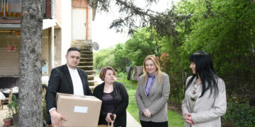 Pomoć raseljenim licima u Leskovcu: Dodeljeni paketi hrane za 63 porodice i ogrev za 40 domaćinstava