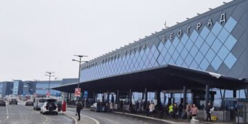 Avion iz Hurgade prinudno sleteo u Beograd zbog dima u kabini