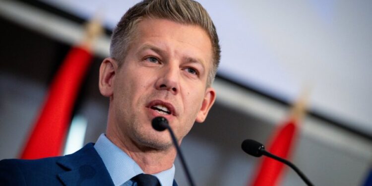 Peter Mađar pokreće spor protiv isplate otpremnine premijeru Orbanu