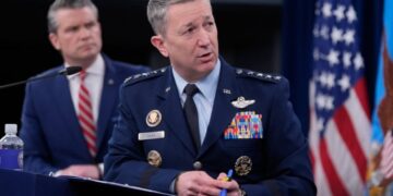 Pentagon razmatra mogućnost vazdušnih napada na Iran i slanje specijalnih jedinica