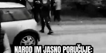 Policija koristi suzavac protiv građana tokom protesta zbog neslaganja