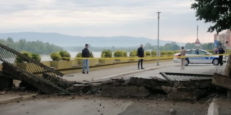 Obustava saobraćaja na graničnom prelazu Gradiška usled oštećenja mosta