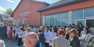 U Gračanici održani mirni protesti podrške uhapšenim kolegama