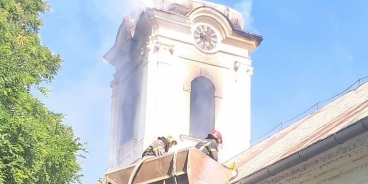Požar u pravoslavnoj crkvi kod Zrenjanina: Vatrogasci brzo reagovali na mestu incidenta