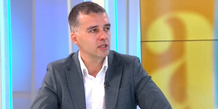 Manojlović izazvao reakcije nakon incidenta sa pticama kod Palate Albanija