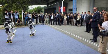 U čast Vučiću: Roboti u Kini izveli tradicionalni moravac (VIDEO)