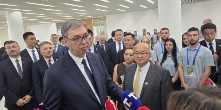 Vučić šalje poruku srpskoj omladini na studijama o robotici u Kini