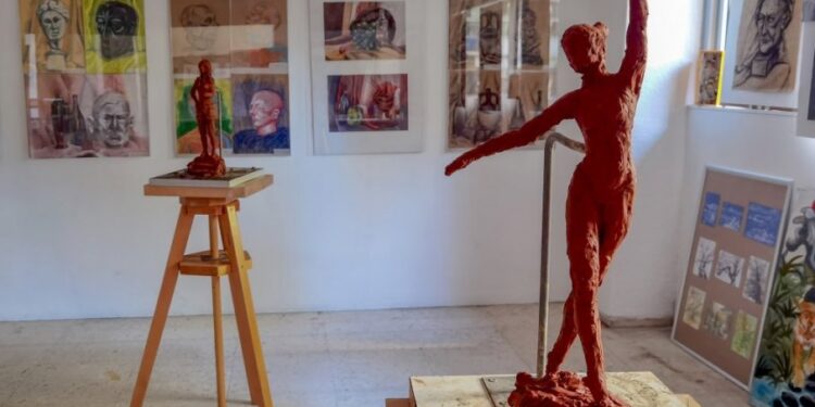 Izložba učenika Tehničke škole „Drvo art“ u Dečjem kulturnom centru