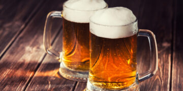 Mali proizvođači predstavljaju zanatsko pivo na promociji u Novom Sadu
