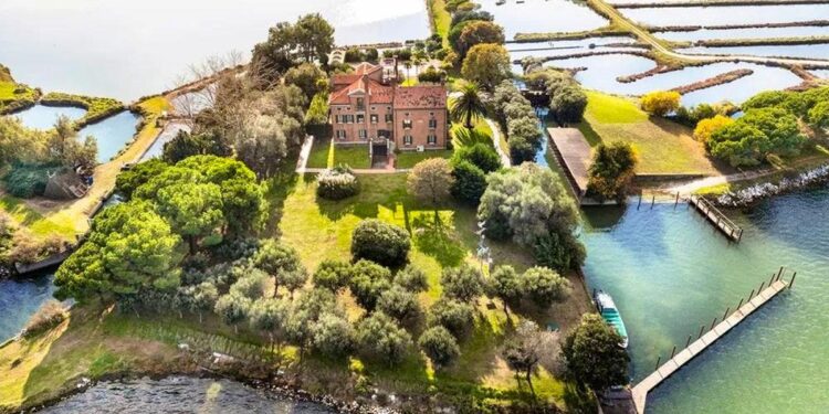Swarovski ostrvo na prodaju: 23,7 miliona evra za privatni raj kod Venecije!