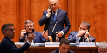 POLITIČKI ZEMLJOTRES U RUMUNIJI: Izglasano nepoverenje vladi Ilije Boložana