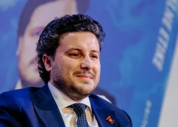 Bivši premijer Crne Gore Dritan Abazović napadnut u sudnici, policija intervenisala