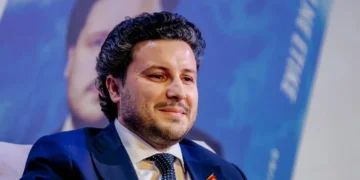 Bivši premijer Crne Gore Dritan Abazović napadnut u sudnici, policija intervenisala
