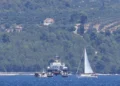Hitna akcija spasavanja kod Čanja: Žene i deca zaglavljeni na čamcu između stena