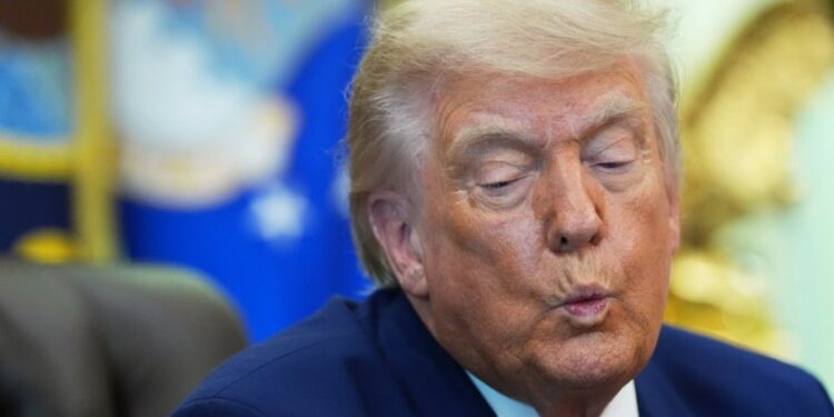 Novi izgled pasoša predstavljen od strane Donalda Trampa