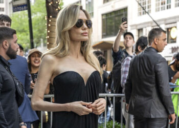 Anđelina Džoli donosi lične elemente u film "Couture"