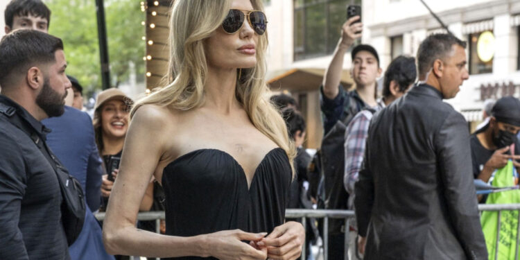 Anđelina Džoli donosi lične elemente u film "Couture"