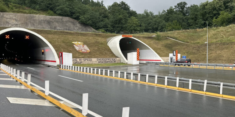 Oprez prilikom vožnje na deonici Pakovraće–Lučani: Radovi utiču na režim saobraćaja u tunelu Laz