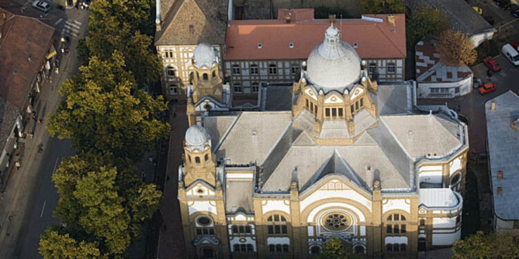 Obnova krova sinagoge u Novom Sadu: Očuvanje jednog od najlepših arhitektonskih bisera grada