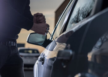 Petnaestogodišnjak iz Niša osumnjičen za krađu šest automobila u tri dana, očekuje odlazak u popravni dom