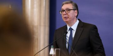 Vučić prisustvovao otvaranju izložbe fotografija Sinhue o prijateljstvu Srbije i Kine