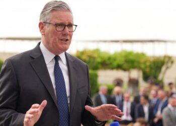 Starmer razmatra mogući odlazak dok laburisti zahtevaju hitnu smenu lidera