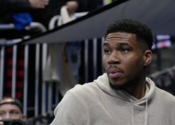 Janis Adetokumbo se pridružuje Nikoli Jokiću u NBA timu