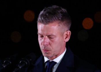 Mađar Pozdravio Narod s Balkona: Neočekivana Reakcija Izazvala Šok i Neprijatnost (VIDEO)