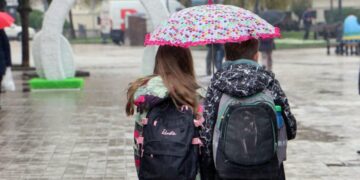 Pomoć roditeljima osnovaca: Isplata od 20.000 dinara po računu