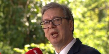 Predsednik Vučić prisustvuje spajanju glavne konstrukcije mosta u okviru Fruškogorskog koridora
